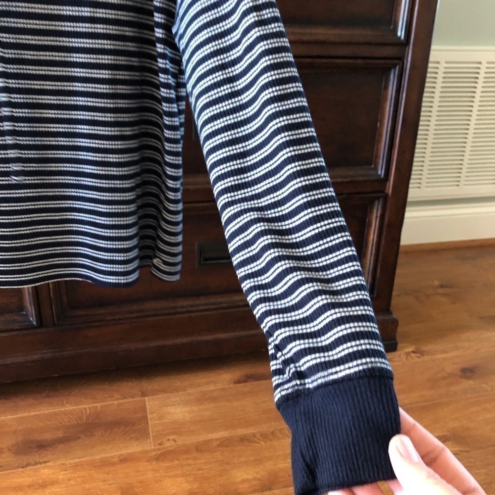 Hollister long sleeve thermal hooded blue & white striped semi-cropped top in XS - Picture 3 of 8
